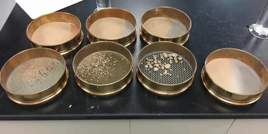 Illustrative image of Grain size analysis (sieve + hydrometer) in Fremont