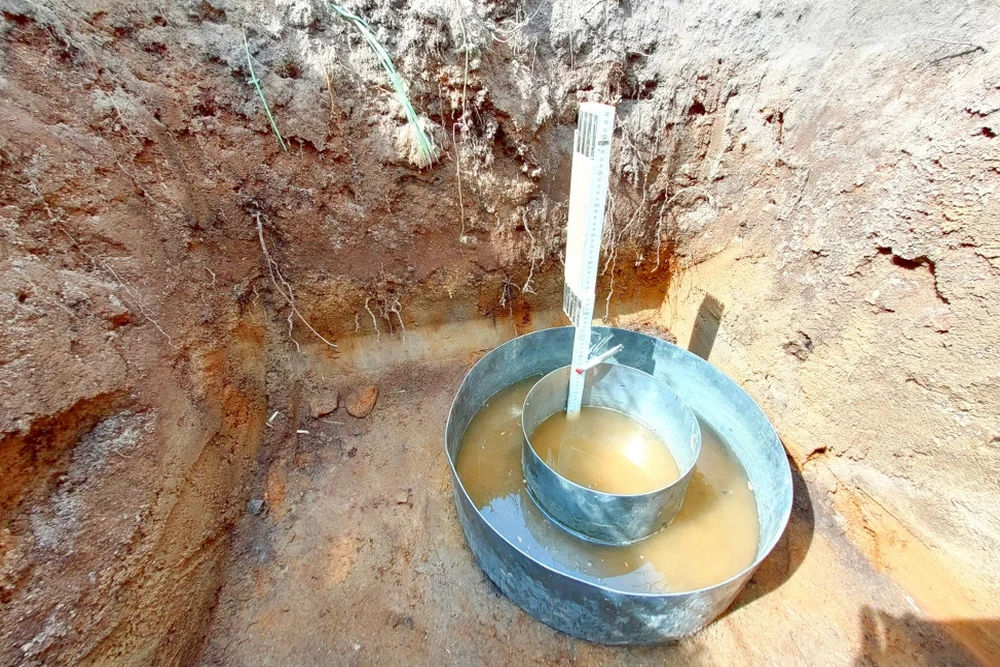 Illustrative image of Infiltration test (Porchet/Double-ring infiltrometer) in Fremont